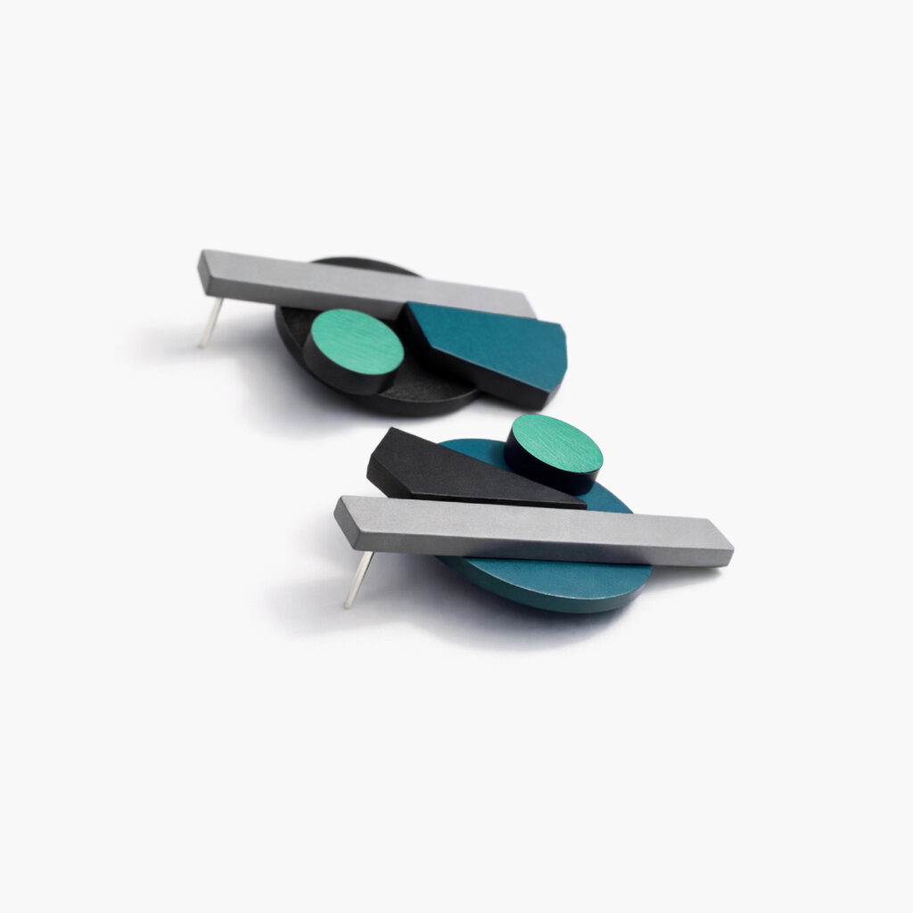 Turquoise and mint geometric mismatched earrings – side view